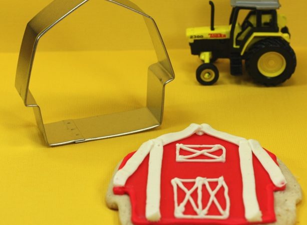 Thecelebrationshoppe barn cookie cutter 2