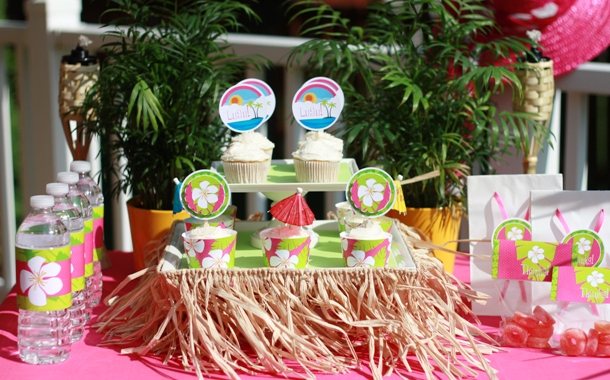 thecelebrationshoppe_luaucupcakefeature