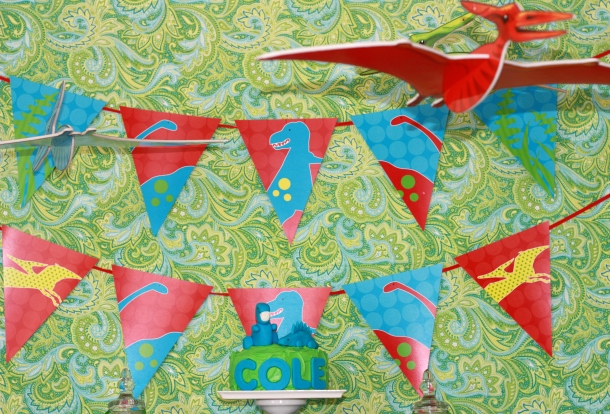 dinosaur-birthday-party-diy-banner-w-terradactyl