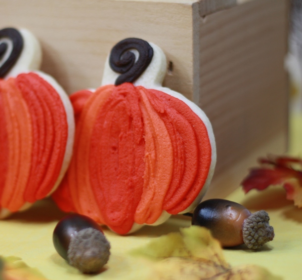 the-celebration-shoppe-harvest-collection_stc-pumpkin-cookie-with-acorn