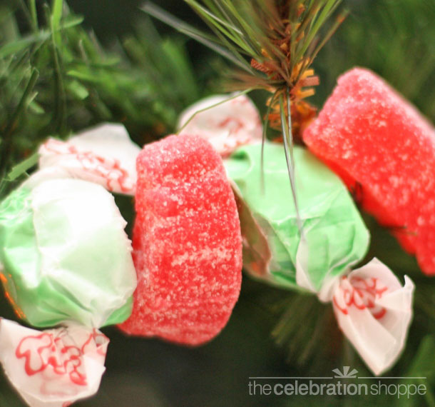 Taffy and cherry chew candy garland wl