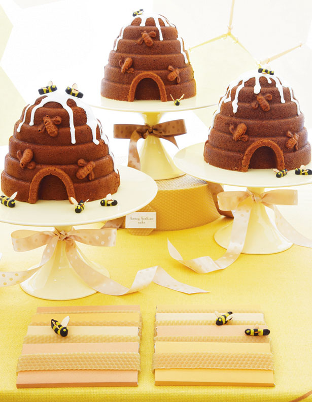 Amy atlas sweet designs book bee hive cakes