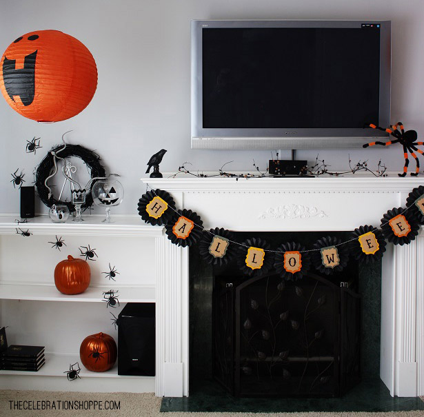 Halloween-Mantel-with-JoAnn-Kim-Byers