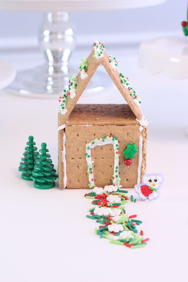 Easy To Make Honey Maid Houses | @kimbyers