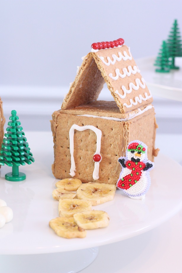 Make & Decorate Gingerbread Houses The Easy Way | @kimbyers TheCelebrationShoppe.com