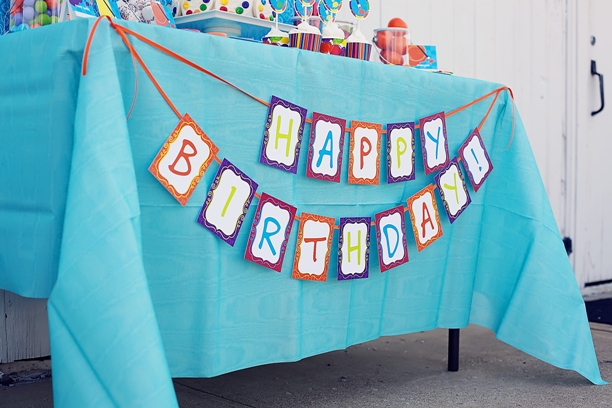 10+ Party Ideas for an Art themed birthday | @kimbyers TheCelebrationShoppe.com