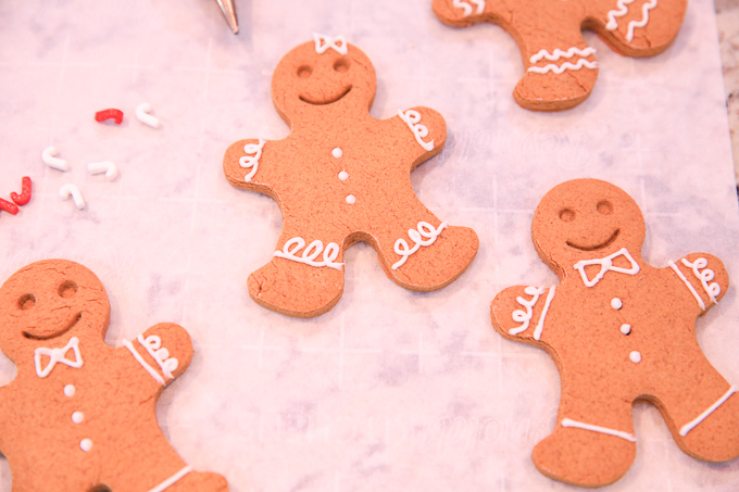 2 no spread gingerbread men cookies 0256