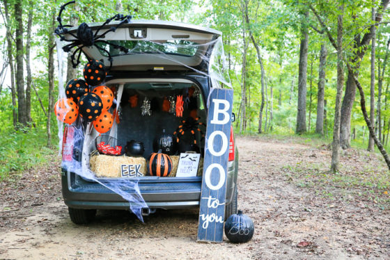 Easy Halloween Trunk Or Treat Ideas + FREE Printable Signs - Kim Byers