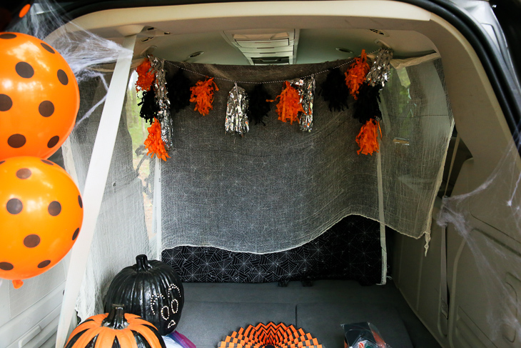 How To Hang Backdrop For Trunk Or Treat Kim Byers