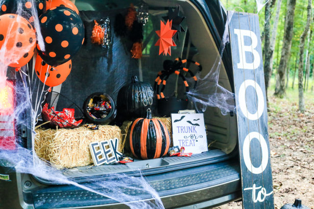 Easy Halloween Trunk Or Treat Ideas + FREE Printable Signs - Kim Byers